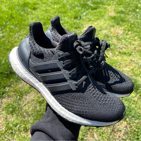 Adidas Ultraboost - Picture 2 of 14